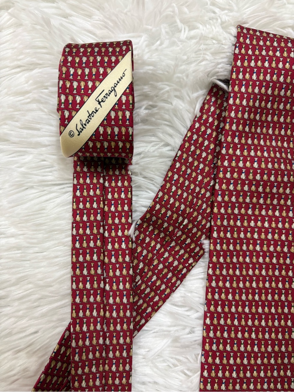 Salvatore Ferragamo Red Silk Tie with Gold-Cream Micro Pattern - Picture 3 of 9